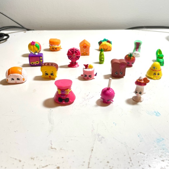 Assorted Set of 18 AUTHENTIC Season 3 Shopkins - Picture 2 of 2